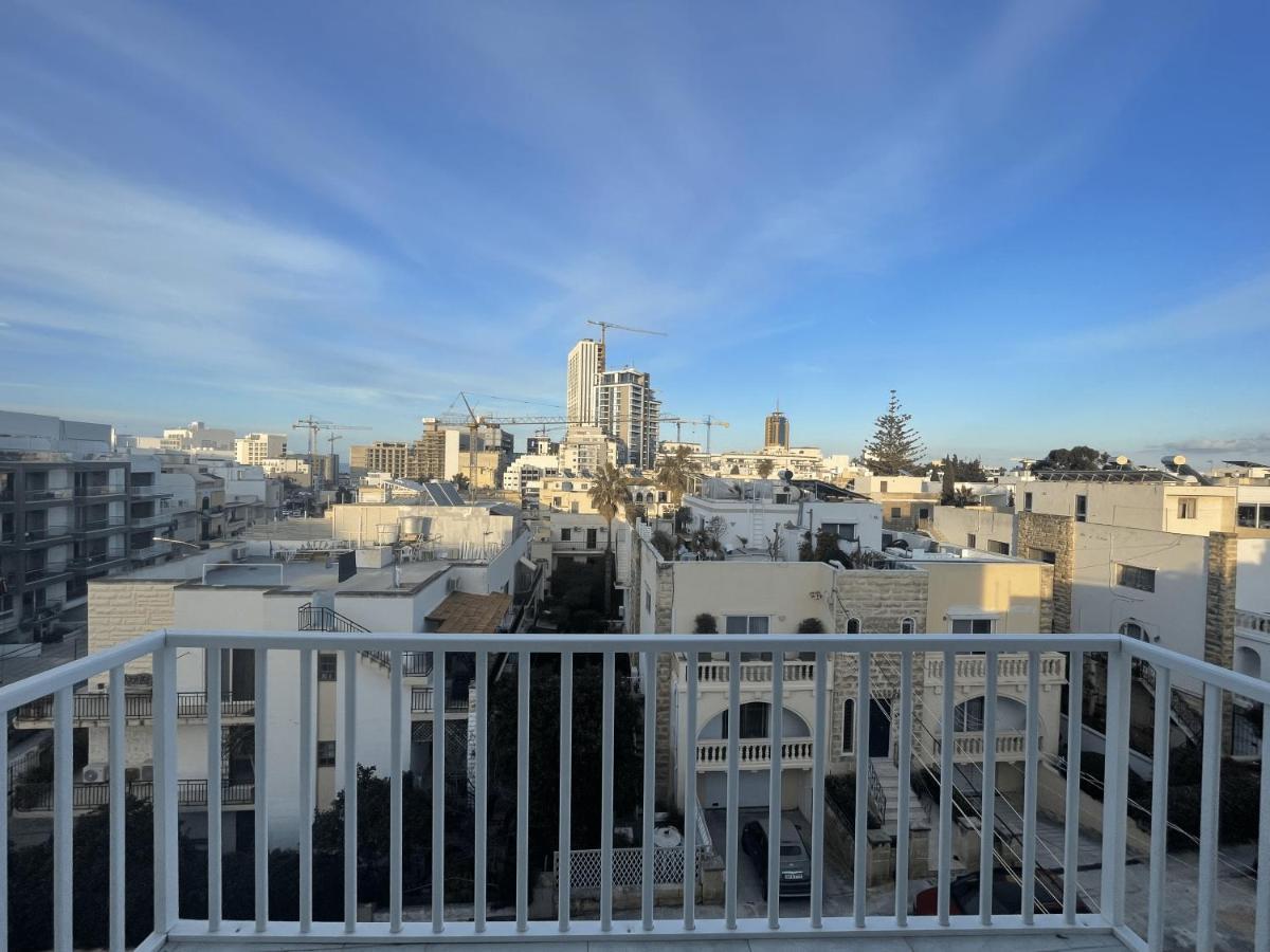 Отель Casa Leon Malta Сент Джулианс Экстерьер фото